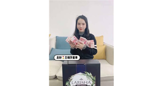 又補(bǔ)貨了幾十箱貨 因為太好賣 賣空倉庫??